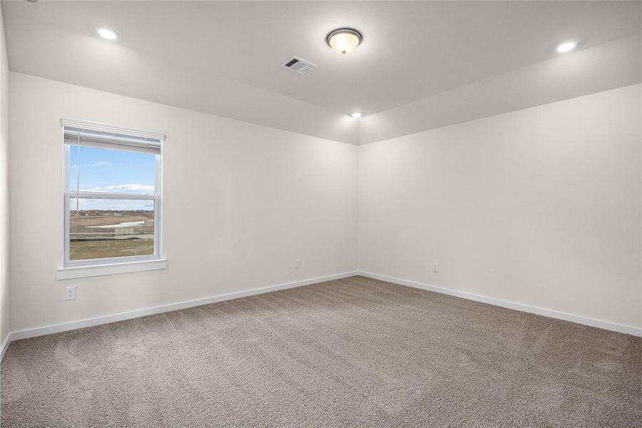 Spacious, unfurnished interior of a new home in Creekhaven, Iowa Colony (Image 33).