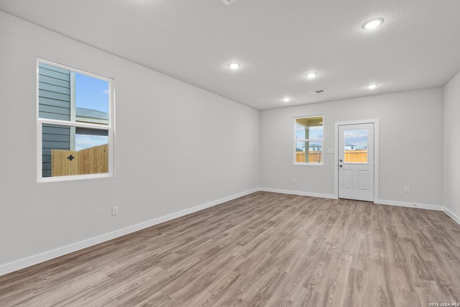 Spacious, unfurnished interior of a new home in Park Place, New Braunfels (Image 19).