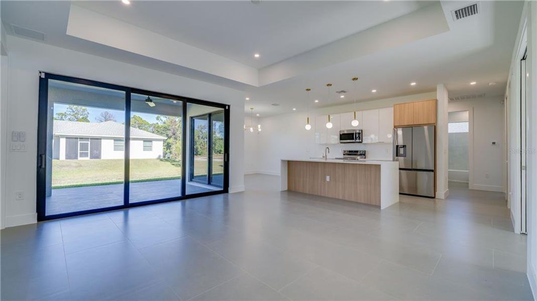 Spacious, unfurnished interior of a new home in , Lehigh Acres (Image 18).