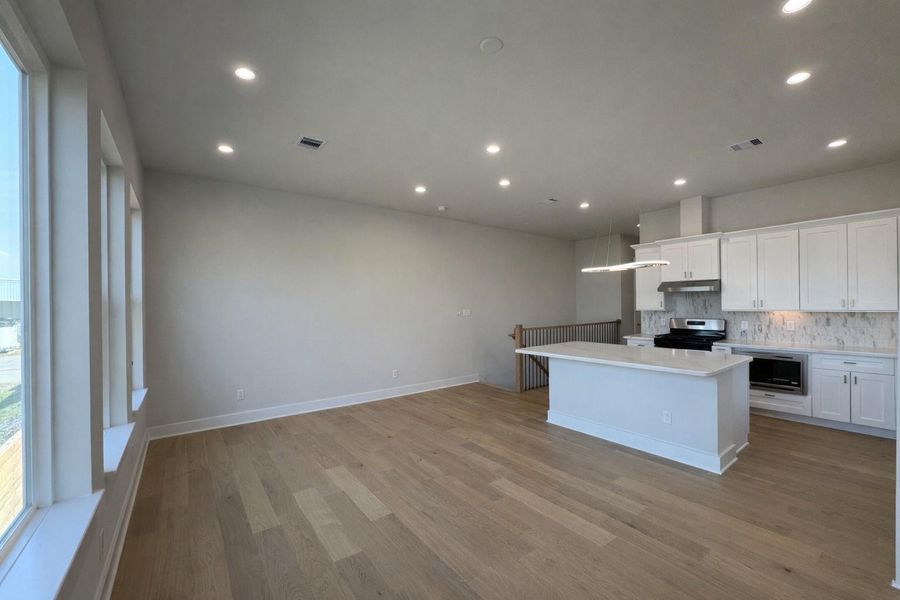 Spacious, unfurnished interior of a new home in , Houston (Image 27).