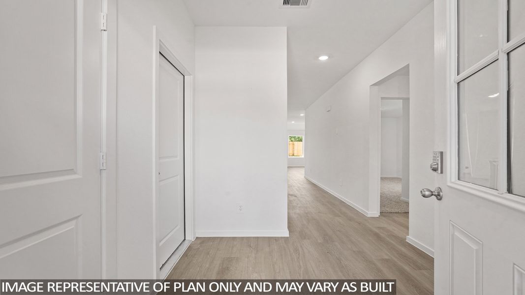 Spacious, unfurnished interior of a new home in Chapel Lakes, Montgomery (Image 8).