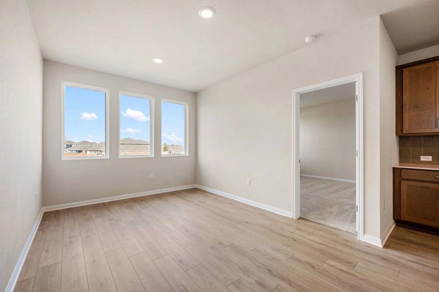 Spacious, unfurnished interior of a new home in The Colony, Bastrop (Image 31).