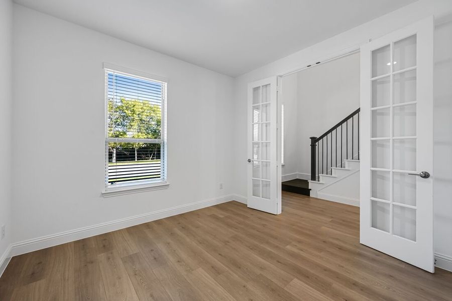 Spacious, unfurnished interior of a new home in South Oak 50s, Oak Point (Image 27).