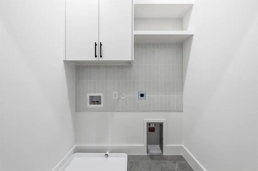 Spacious, unfurnished interior of a new home in , Dallas (Image 22).