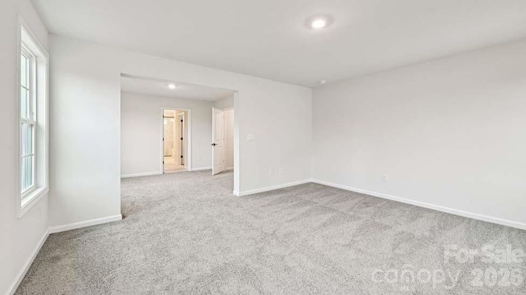 Spacious, unfurnished interior of a new home in Sylvan Creek, Denver (Image 32).