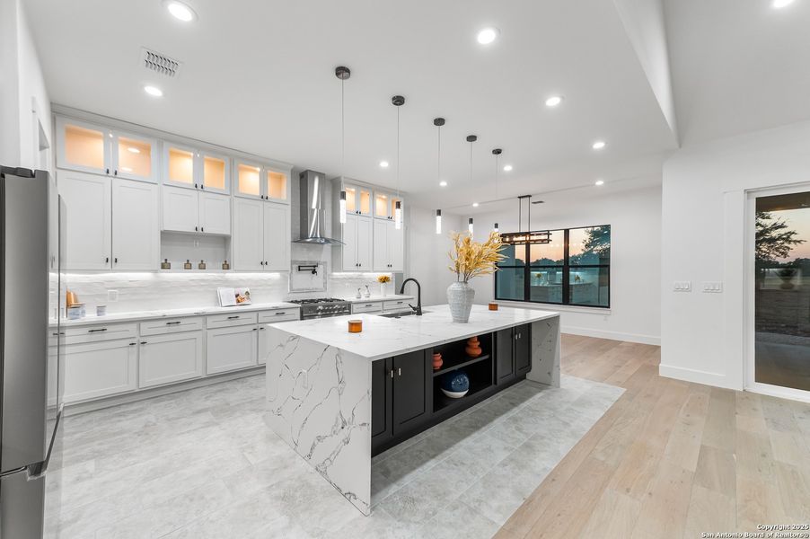 Furnished interior view inside a new home in , Bandera (Image 13).