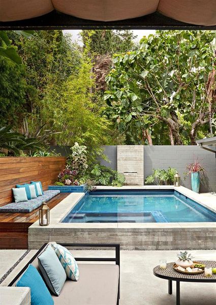 This home does NOT have a pool.The backyard can fit a small pool.