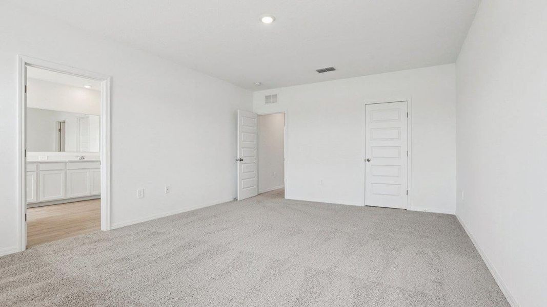 Spacious, unfurnished interior of a new home in Summerlin at Hawthorne Ranch, Lakeland (Image 40).