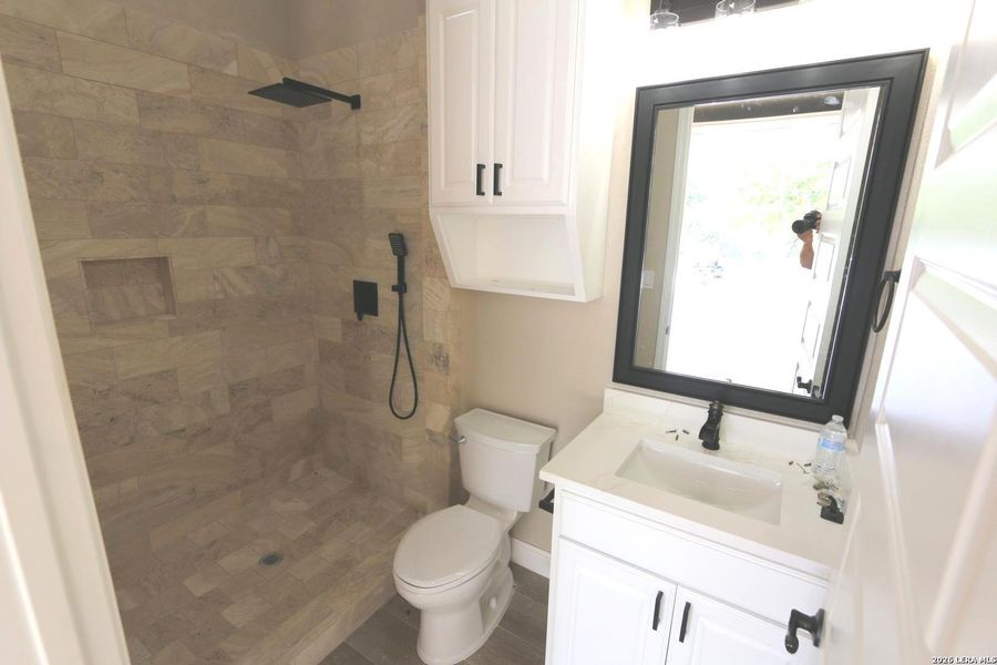 Furnished interior view inside a new home in , La Vernia (Image 18).
