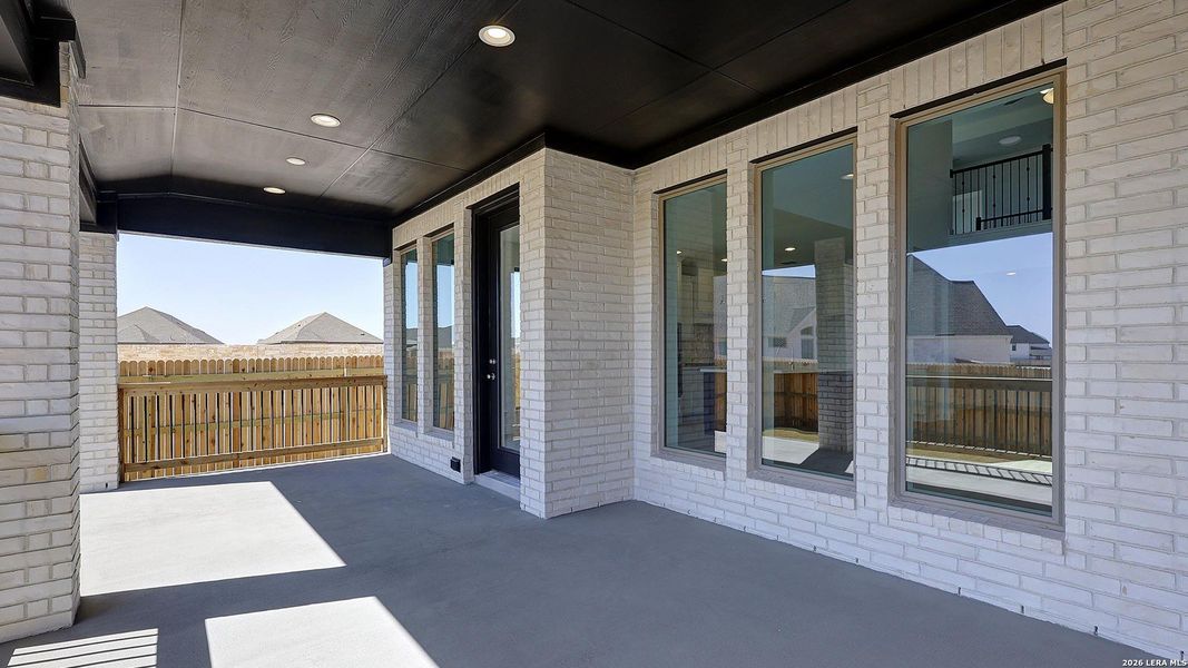 Exterior details and patio area of a home in Arcadia Ridge, San Antonio (Image 4).