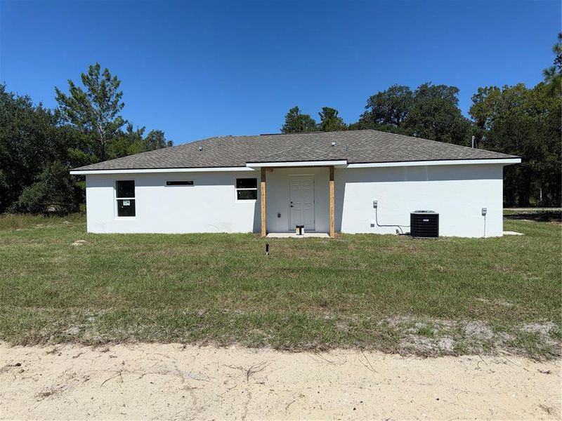 Exterior details and patio area of a home in , Ocklawaha (Image 13).