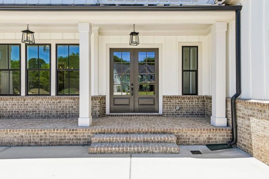 Exterior details and patio area of a home in White Post on Lake Lanier, Gainesville (Image 3). Exterior details and patio area of a home in White Post on Lake Lanier, Gainesville (Image 3).