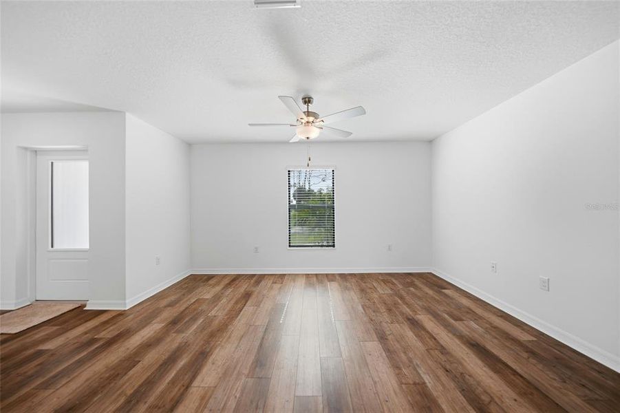 Spacious, unfurnished interior of a new home in , Port Charlotte (Image 18).