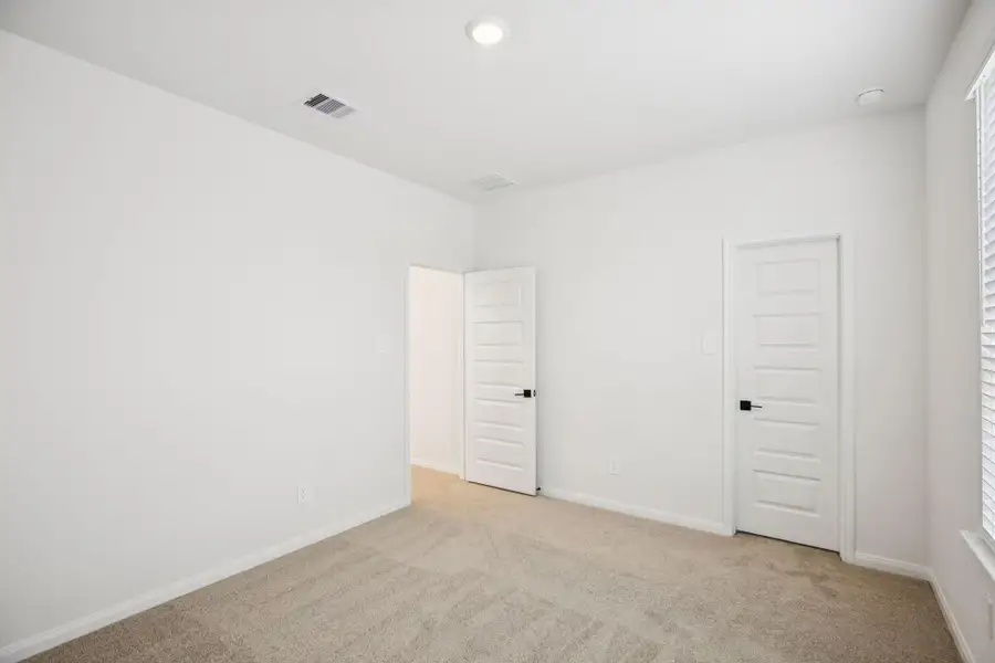 Spacious, unfurnished interior of a new home in , Atascocita (Image 24).