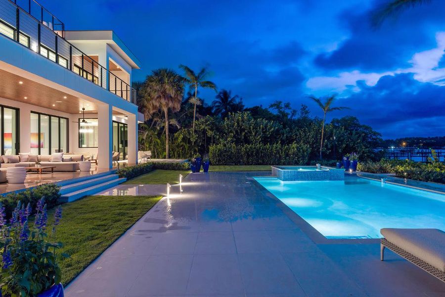 Nighttime Loggia Straight