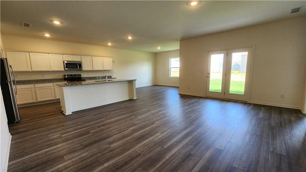 Spacious, unfurnished interior of a new home in Casteel, Bethlehem (Image 8).