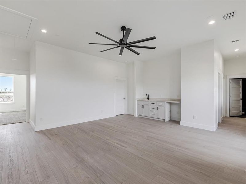 Spacious, unfurnished interior of a new home in , Gunter (Image 38).