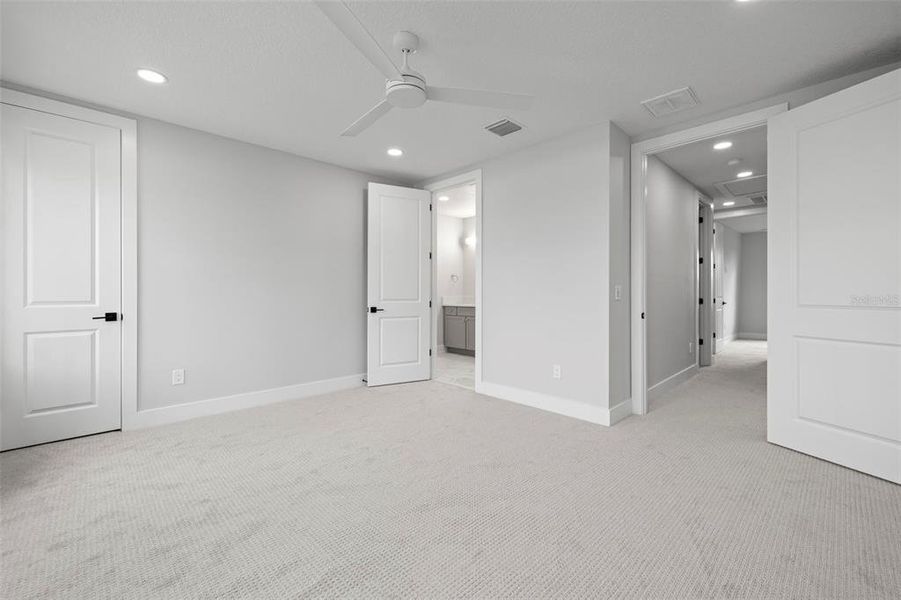 Spacious, unfurnished interior of a new home in , Tampa (Image 32).
