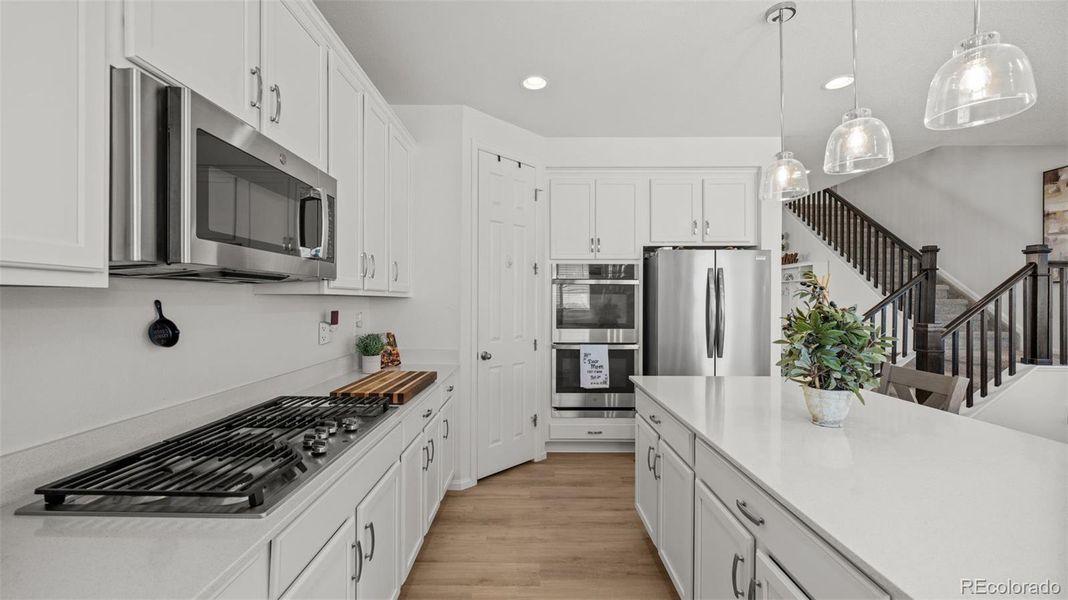 Gourmet Kitchen Gas Range and Double Ovens