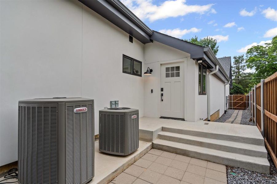 Front exterior of a new home in , Dallas, TX, highlighting curb appeal (Image 29). Front exterior of a new home in , Dallas, TX, highlighting curb appeal (Image 29).