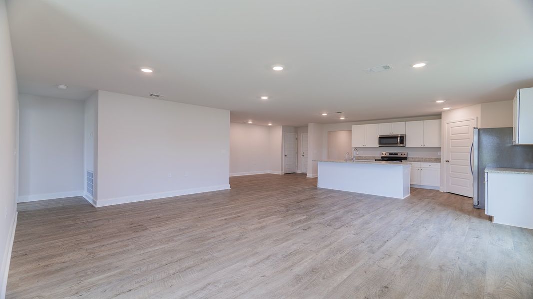 Spacious, unfurnished interior of a new home in Wesley Park, Crawfordville (Image 14).
