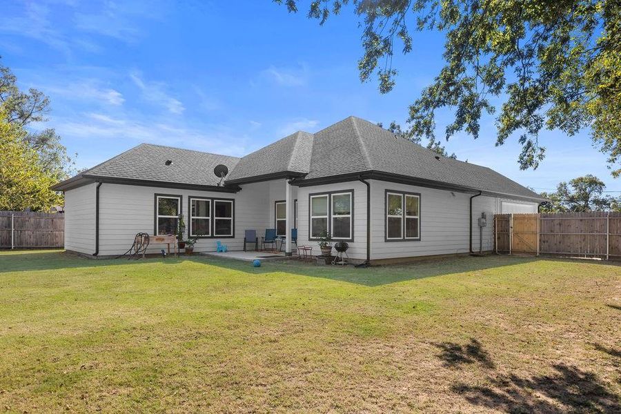 Exterior details and patio area of a home in , Whitesboro (Image 19).