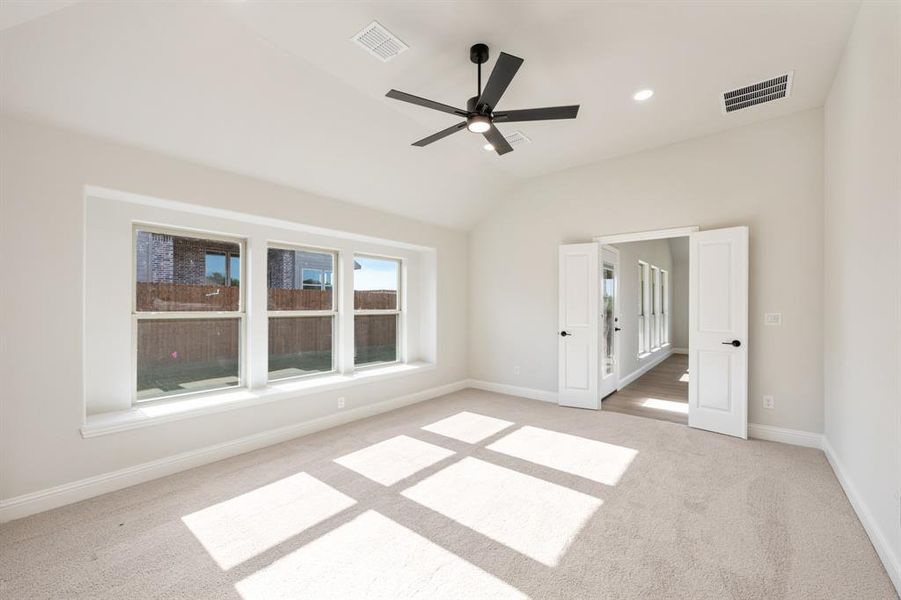 Spacious, unfurnished interior of a new home in Sunset Ridge, Alvarado (Image 28).