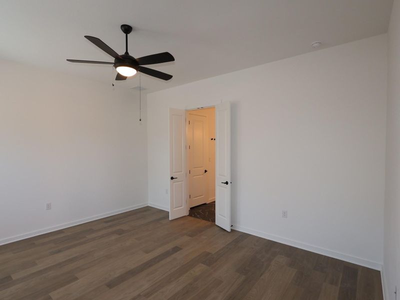 Spacious, unfurnished interior of a new home in Estancia West, Manchaca (Image 17).