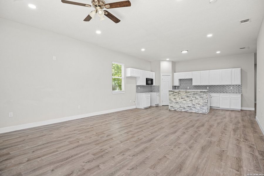 Spacious, unfurnished interior of a new home in , San Antonio (Image 13).