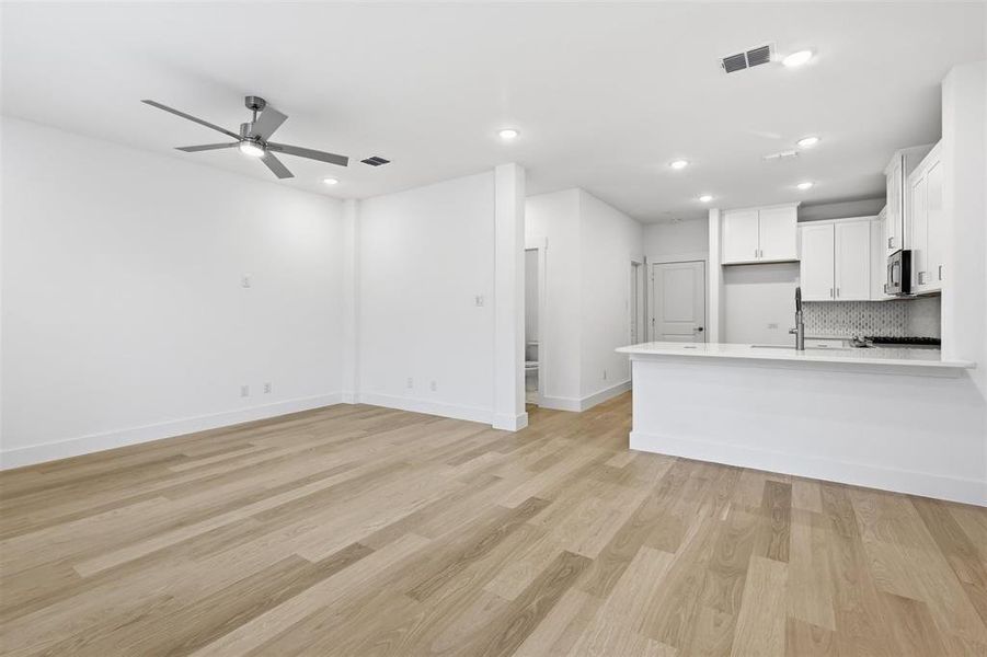 Spacious, unfurnished interior of a new home in , Arlington (Image 15).