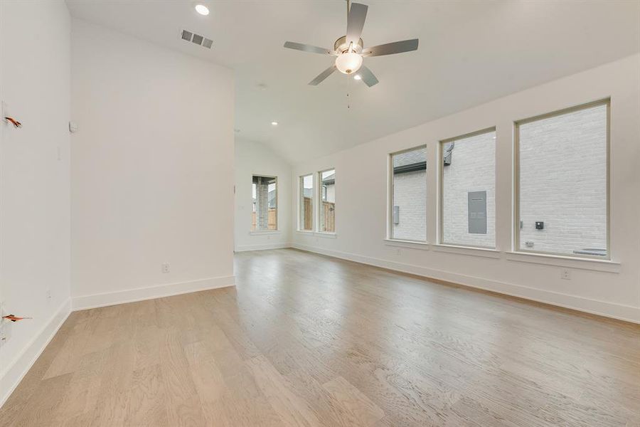Spacious, unfurnished interior of a new home in Edgewater, Fate (Image 21).