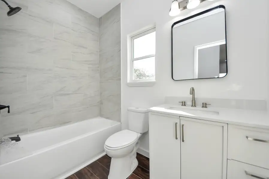 Furnished interior view inside a new home in , Conroe (Image 6).