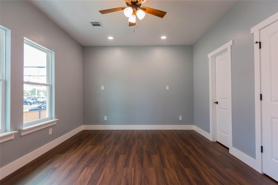 Spacious, unfurnished interior of a new home in , Houston (Image 25).