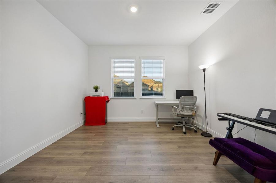 Furnished interior view inside a new home in , Northlake (Image 16).