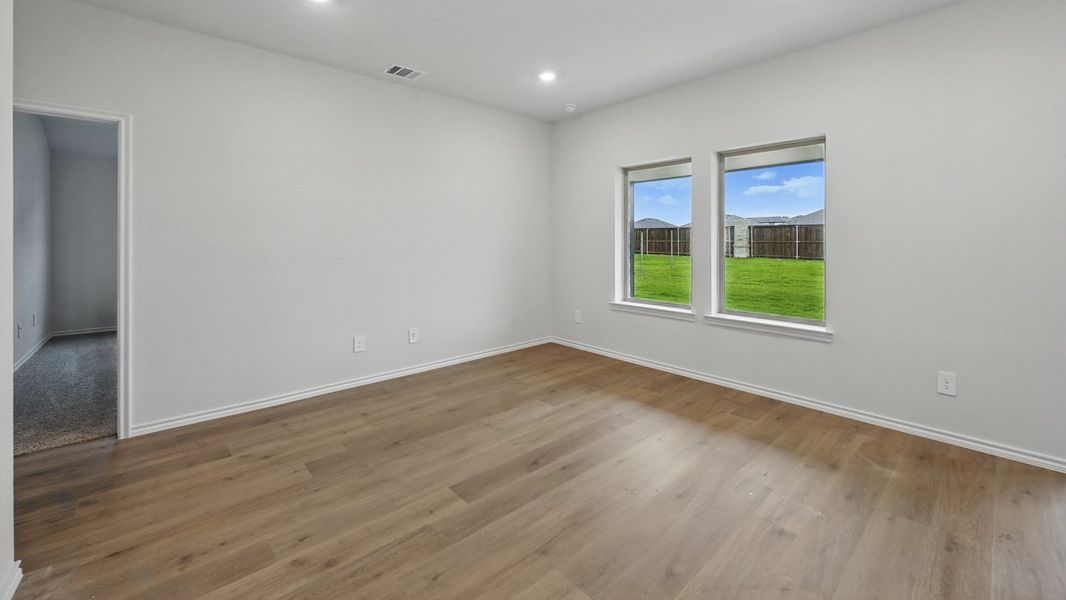 Spacious, unfurnished interior of a new home in Frontier Pointe, Princeton (Image 4).