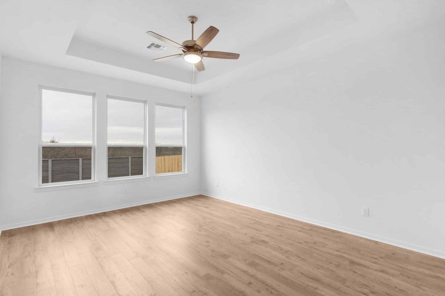Spacious, unfurnished interior of a new home in Highland Village, Georgetown (Image 25).