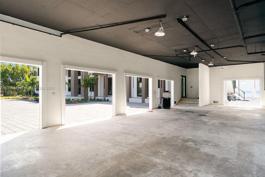 8-Car Garage Bays 8-Car Garage Bays