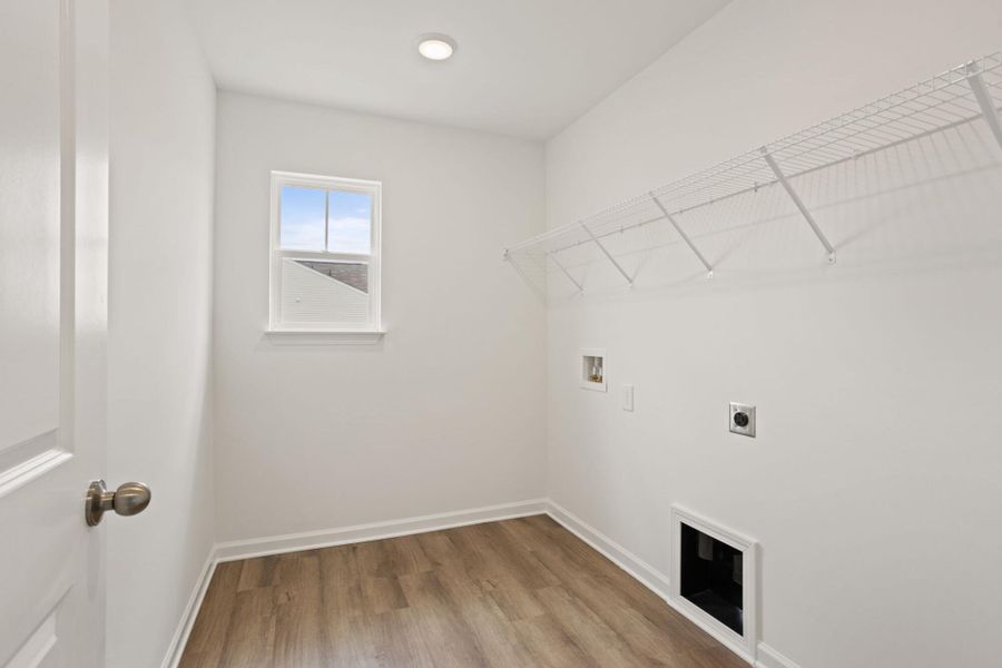 Spacious, unfurnished interior of a new home in Bellevue, Greenville (Image 27).