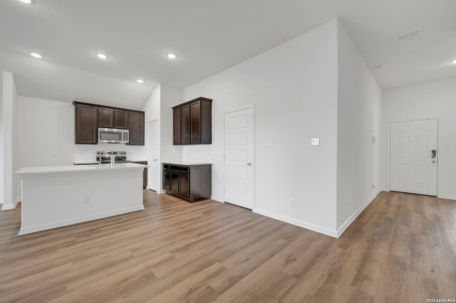Spacious, unfurnished interior of a new home in Meadows at Clear Springs, New Braunfels (Image 23). Spacious, unfurnished interior of a new home in Meadows at Clear Springs, New Braunfels (Image 23).