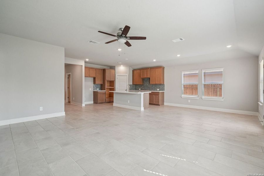 Spacious, unfurnished interior of a new home in Estancia Ranch - Classic Series, San Antonio (Image 23).