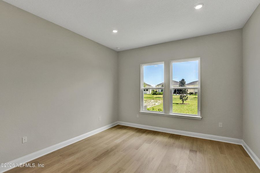 Spacious, unfurnished interior of a new home in Hyland Trail, Green Cove Springs (Image 11).