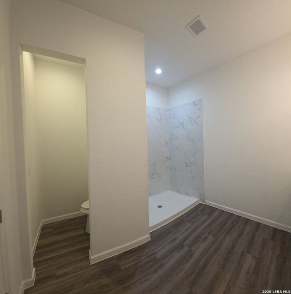 Spacious, unfurnished interior of a new home in , San Antonio (Image 28).