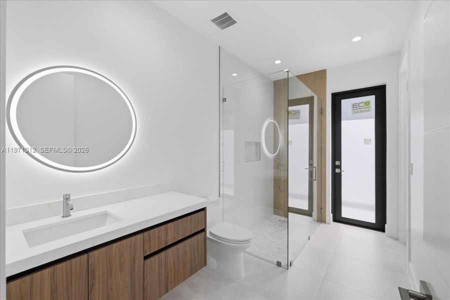 Furnished interior view inside a new home in , Cape Coral (Image 10).