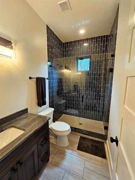 Furnished interior view inside a new home in , Cedar Hill (Image 11).