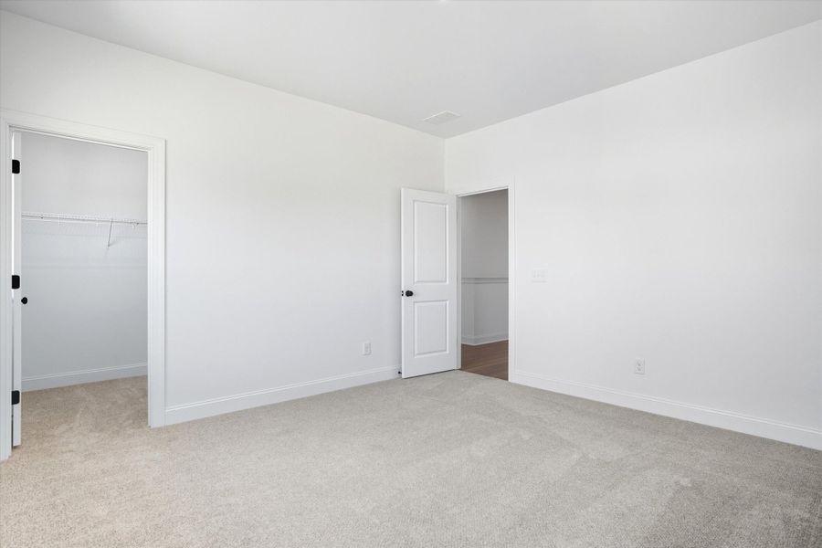 Spacious, unfurnished interior of a new home in Hayes Park, Johns Island (Image 26).