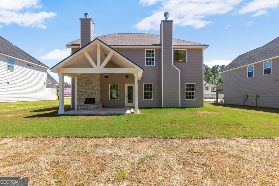 Exterior details and patio area of a home in Juliette Crossing, Forsyth (Image 32).