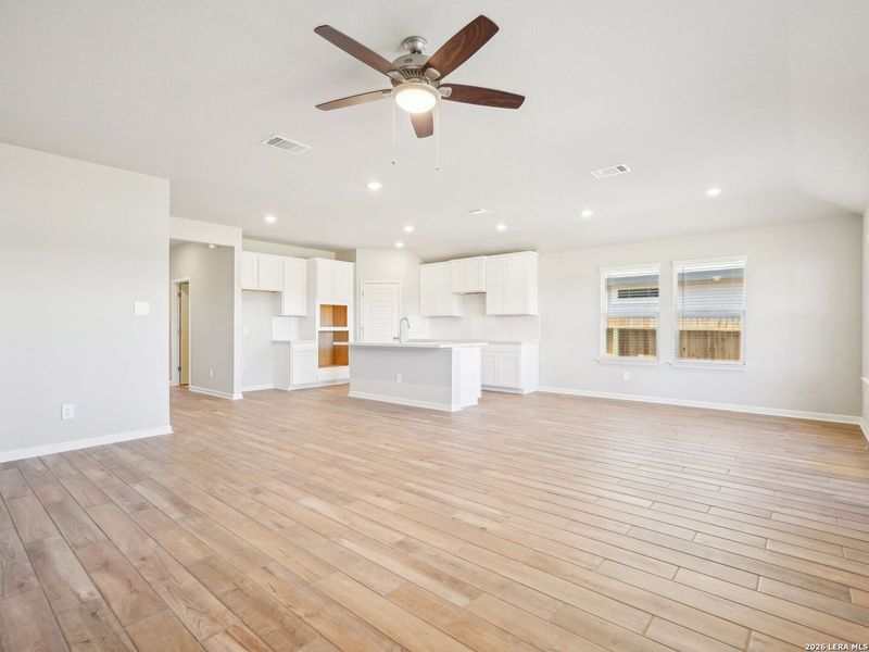 Spacious, unfurnished interior of a new home in , Marion (Image 10).