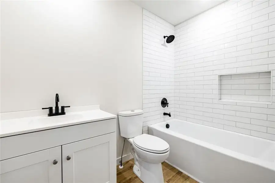 Furnished interior view inside a new home in , Gainesville (Image 6).