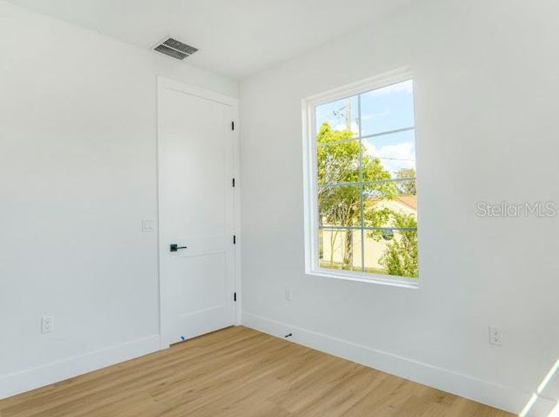 Spacious, unfurnished interior of a new home in , Oakland (Image 29).