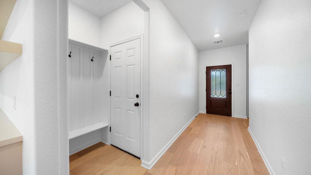 Spacious, unfurnished interior of a new home in , Giddings (Image 13).